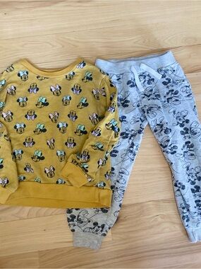 Mickey Mouse Sweatpants Size 5 & Minnie Mouse Sweatshirt Pullover Size 6x